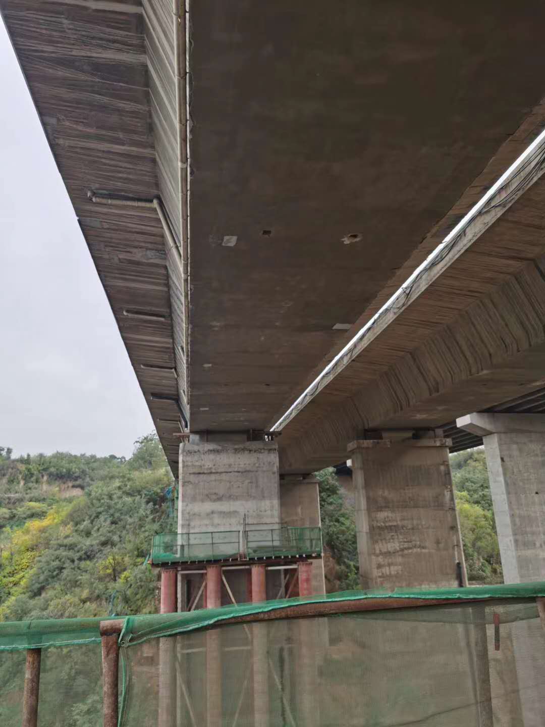 蜀山桥梁加固前制定可行设计方案图并用对施工方法